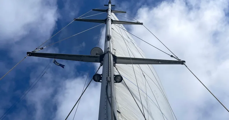 Tour de vela al atardecer con fika sueco